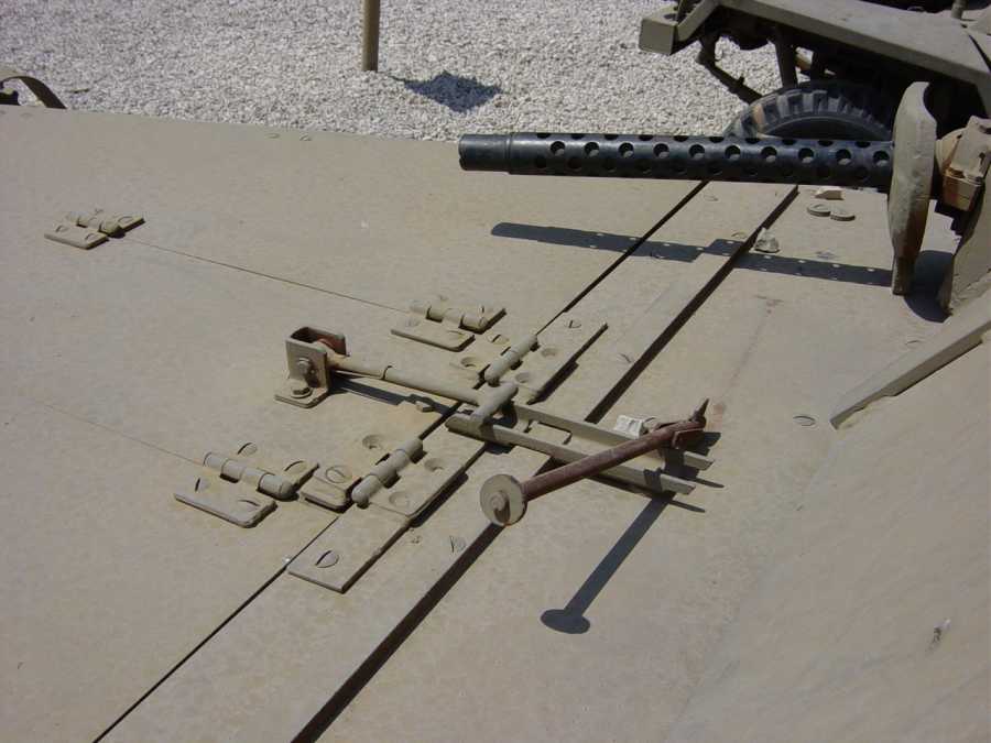 latrun_pictures/kaufman/halftracks/dsc00246.jpg