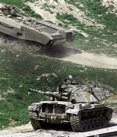 ref_veh_pictures/achzarit/achzarit15.jpg