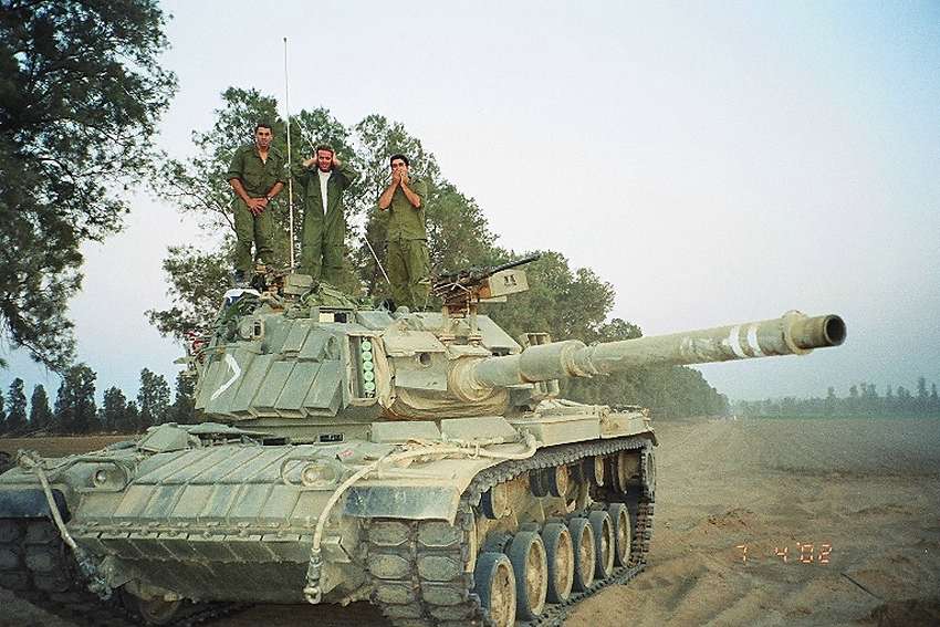 ref_veh_pictures/magach6a/magach6a_03.jpg