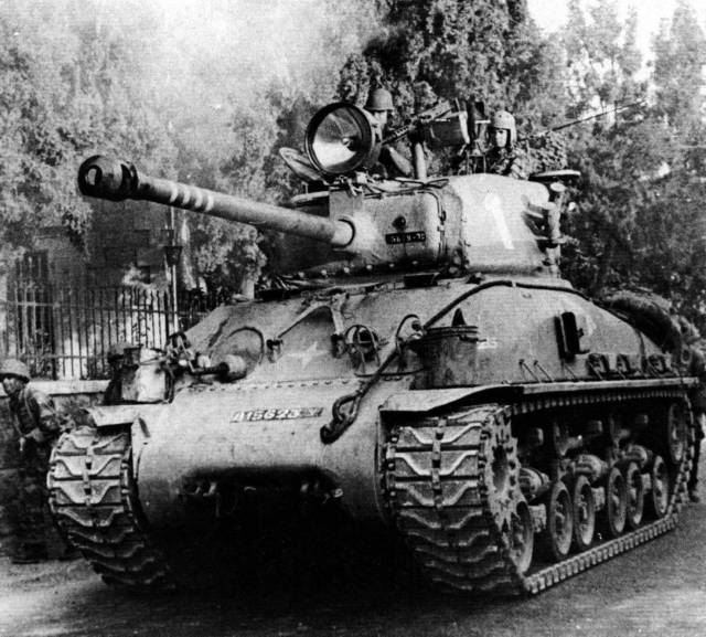 ref_veh_pictures/sherman/m1_10.jpg